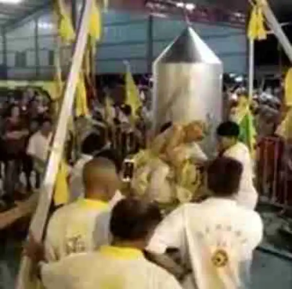 Horror: Spiritual Leader Accidentally Boils Himself Alive Inside a Giant Wok During an Endurance Stunt